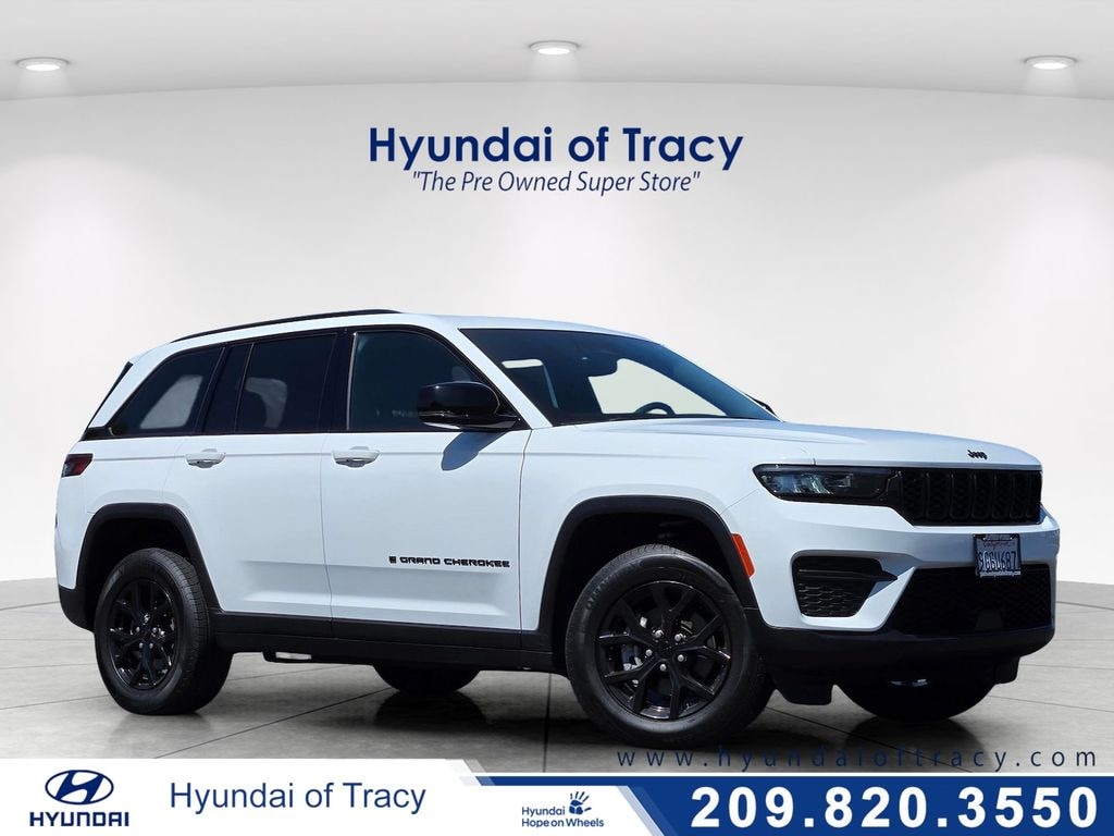 Used 2024 Jeep Grand Cherokee Laredo SUV
