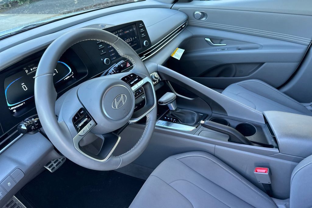 2025 Hyundai Elantra 7