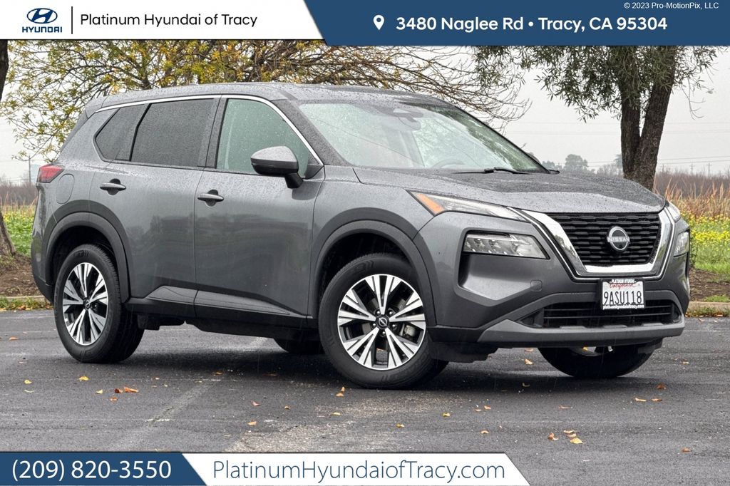 2022 Nissan Rogue SV's photo