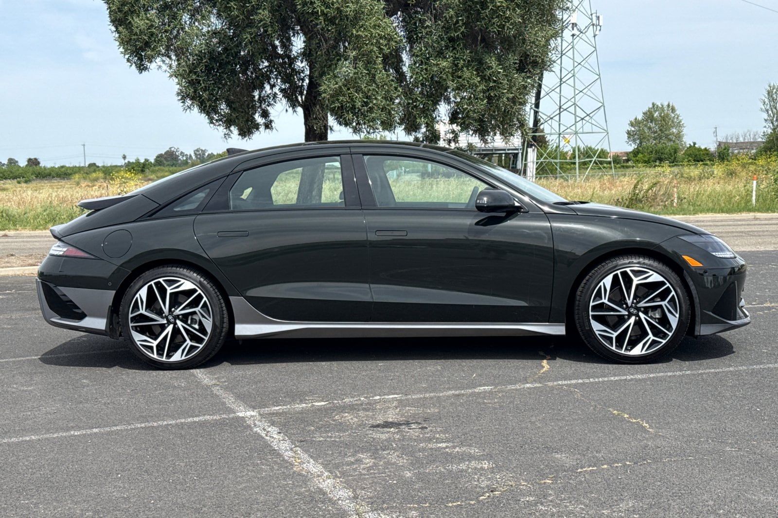 2023 Hyundai IONIQ 6 Limited photo 2