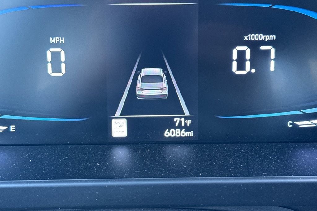2025 Hyundai Elantra 22