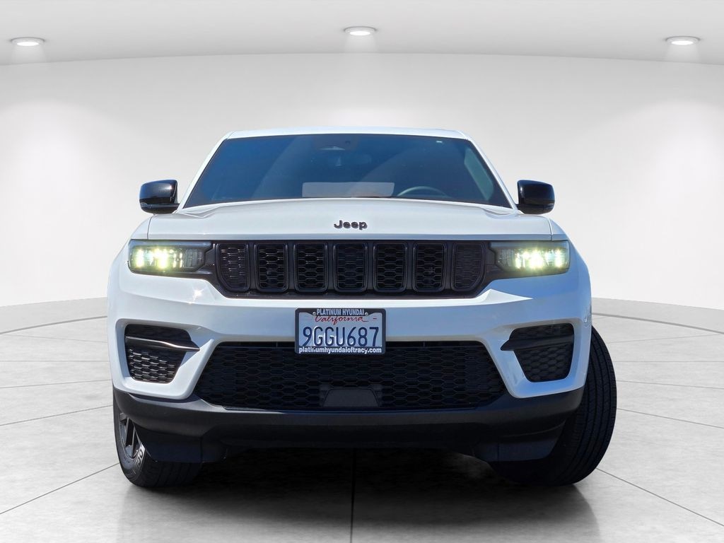 Used 2024 Jeep Grand Cherokee Laredo SUV