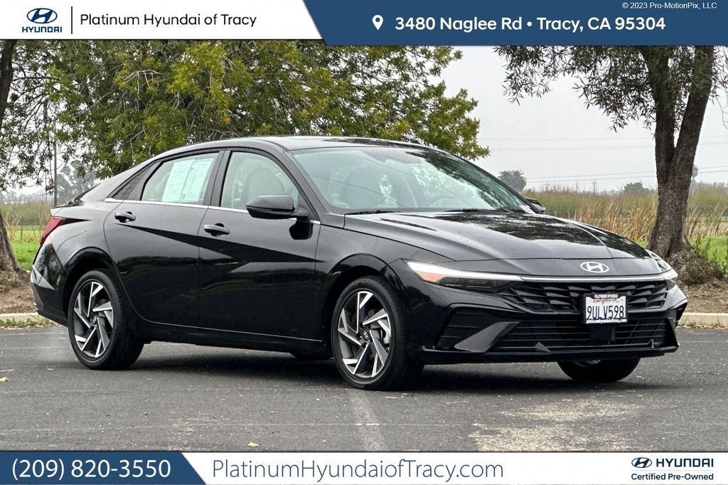 2025 Hyundai Elantra Limited's photo