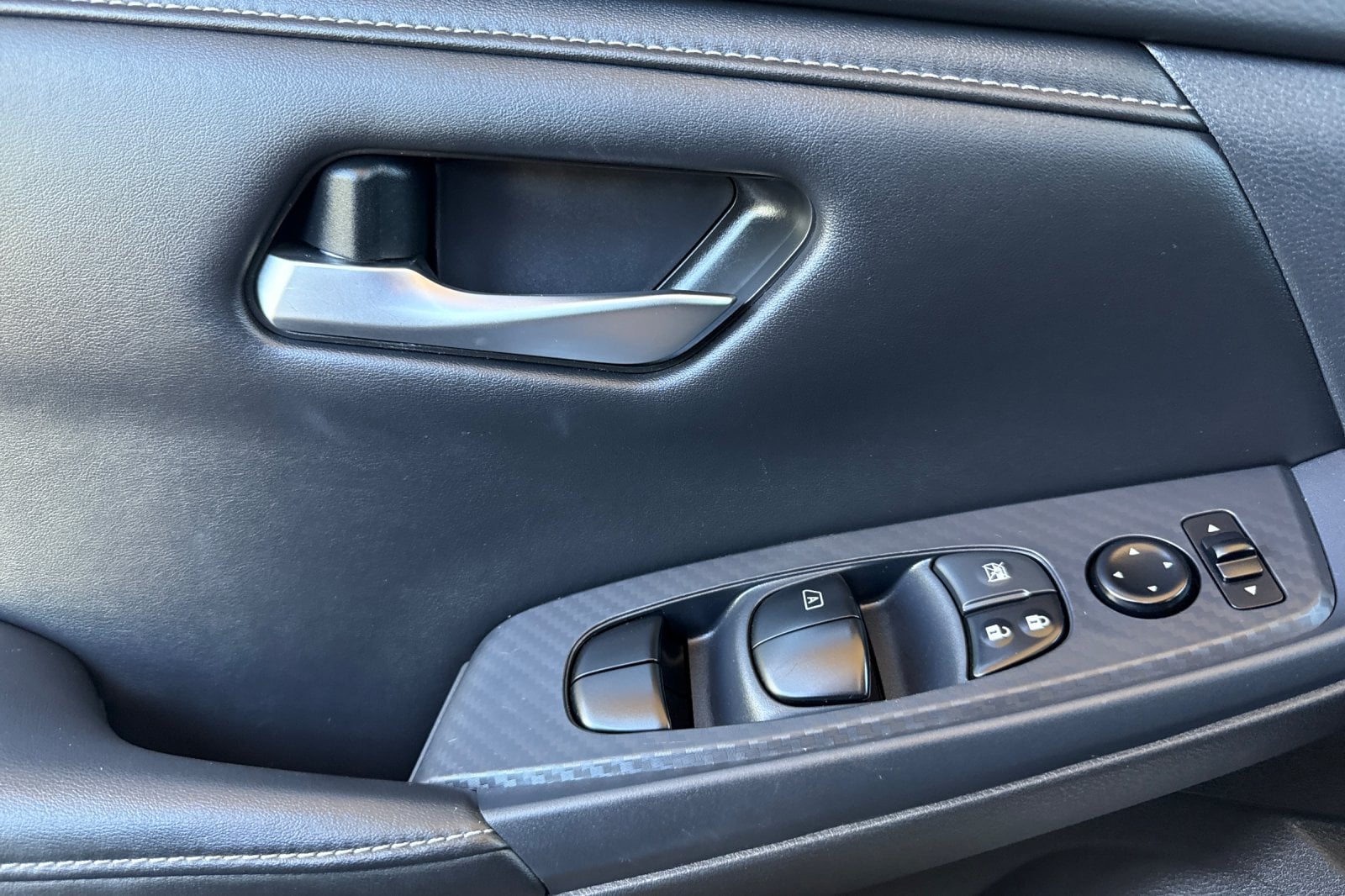 2023 Nissan Sentra SV photo 3