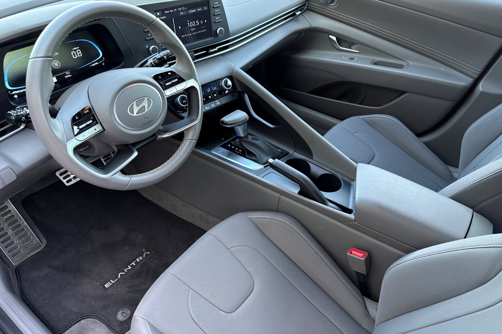 2025 Hyundai Elantra SEL Sport photo 6