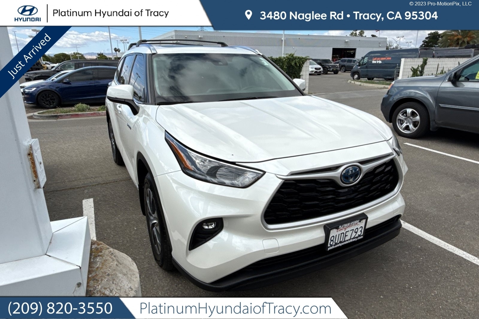 2021 Toyota Highlander XLE Hybrid 4x4's photo