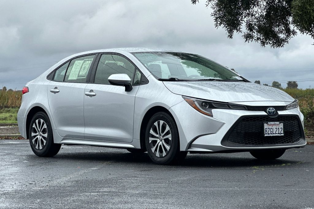 2022 Toyota Corolla Hybrid LE photo 2