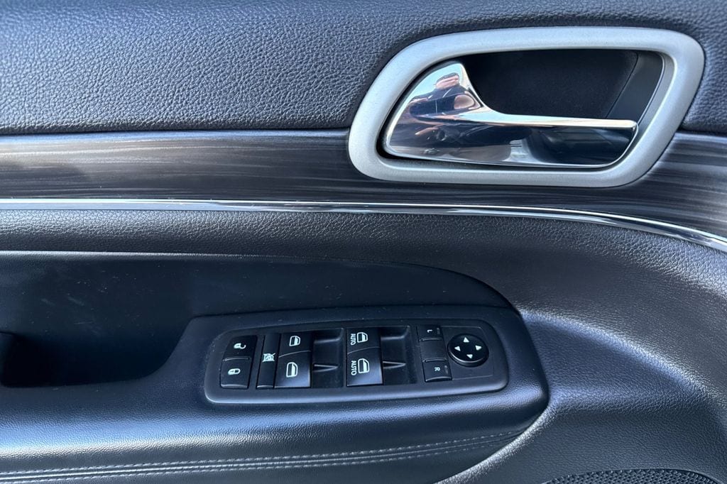 2021 Jeep Grand Cherokee Limited photo 3