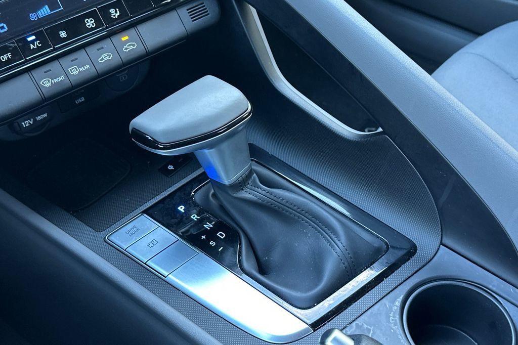 2025 Hyundai Elantra 18
