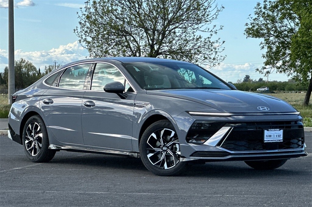 2025 Hyundai Sonata SEL photo 2