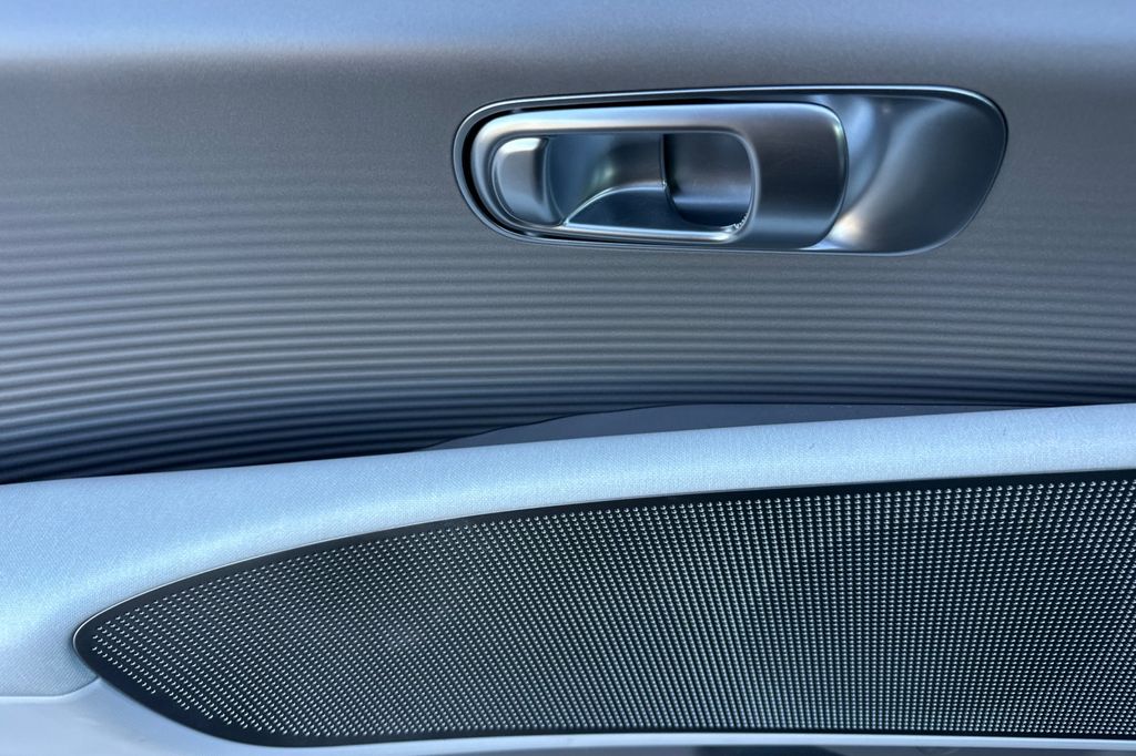 2023 Hyundai IONIQ 6 SEL AWD photo 3