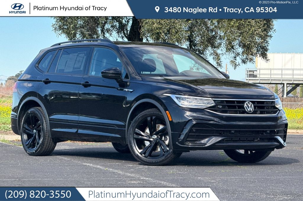 2023 Volkswagen Tiguan SE R-LINE BLACK's photo