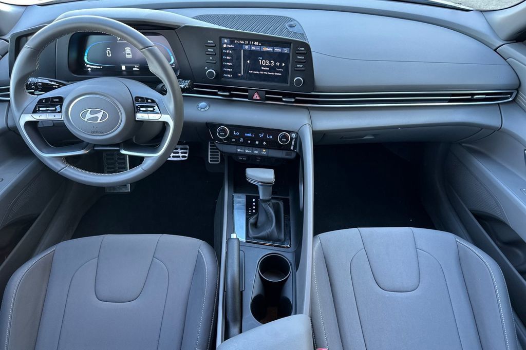 2025 Hyundai Elantra 10