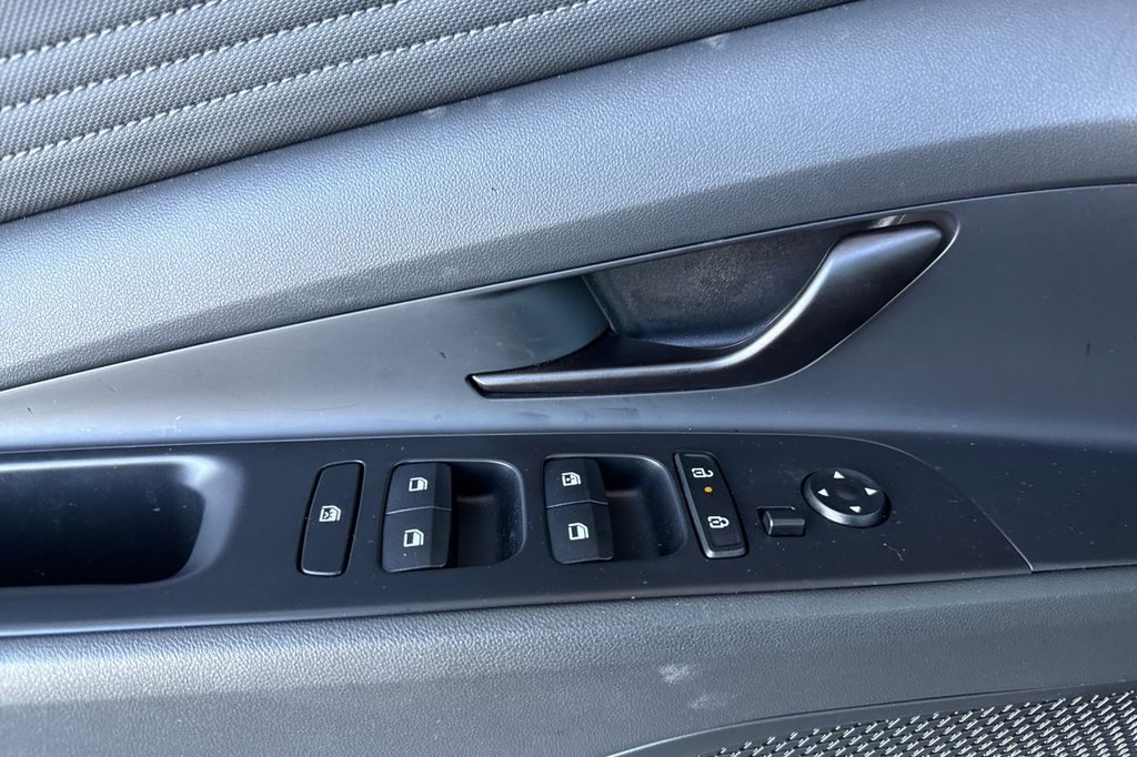 2025 Hyundai Elantra Hybrid SEL Sport photo 3