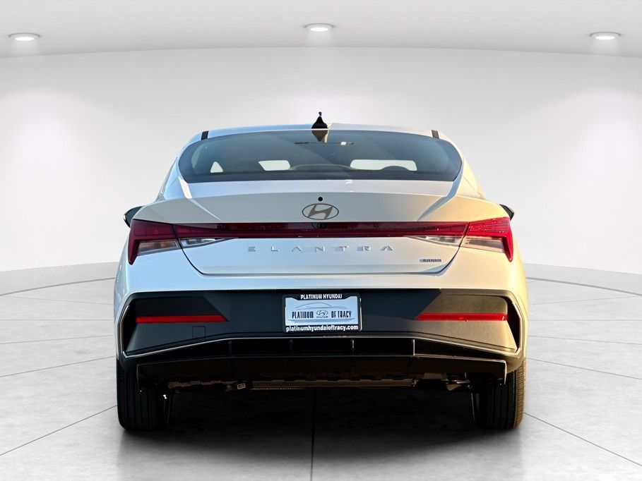 2026 Hyundai Elantra 5
