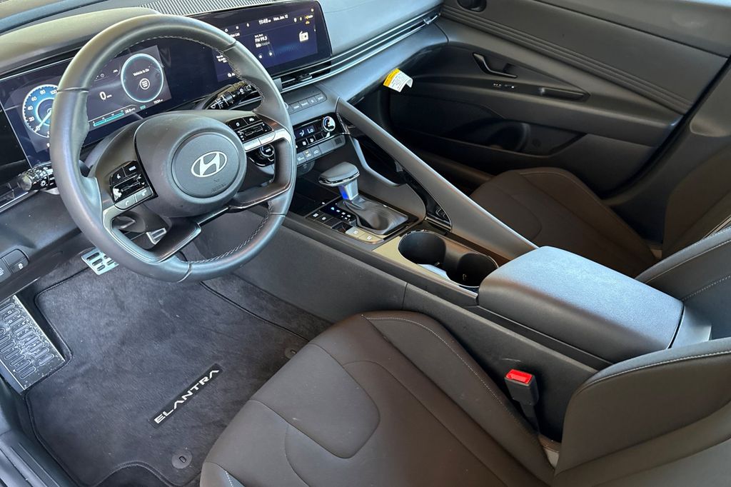 2025 Hyundai Elantra Hybrid SEL Sport photo 6