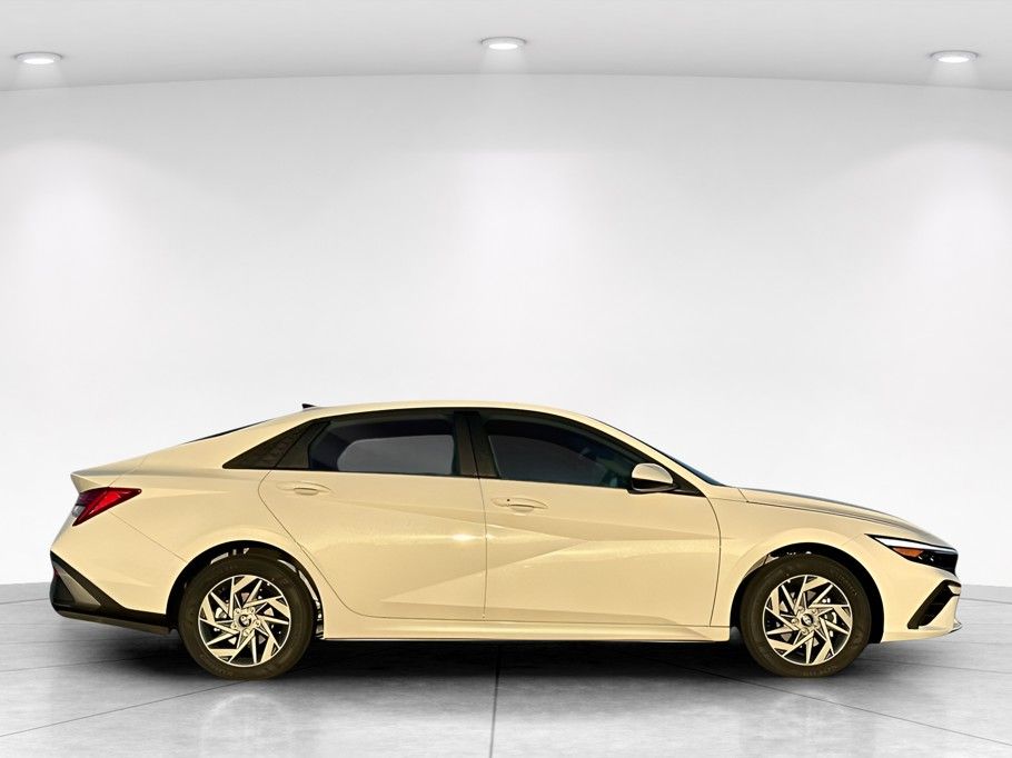 2026 Hyundai Elantra 3