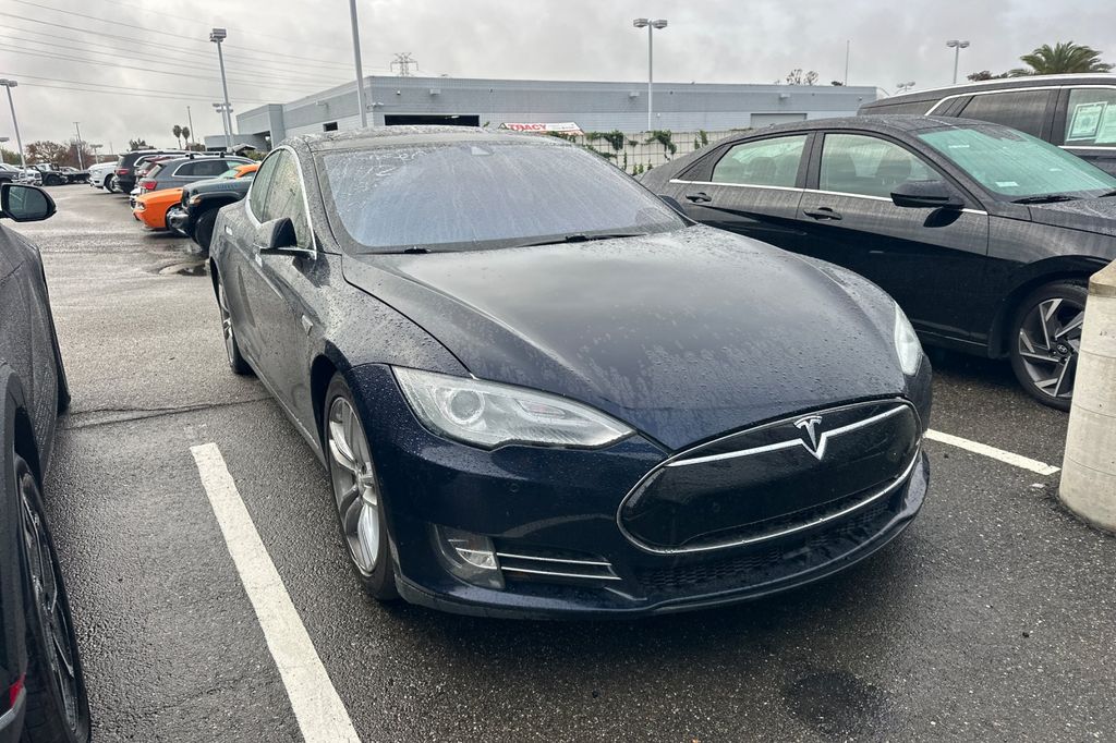 2014 Tesla Model S photo 2