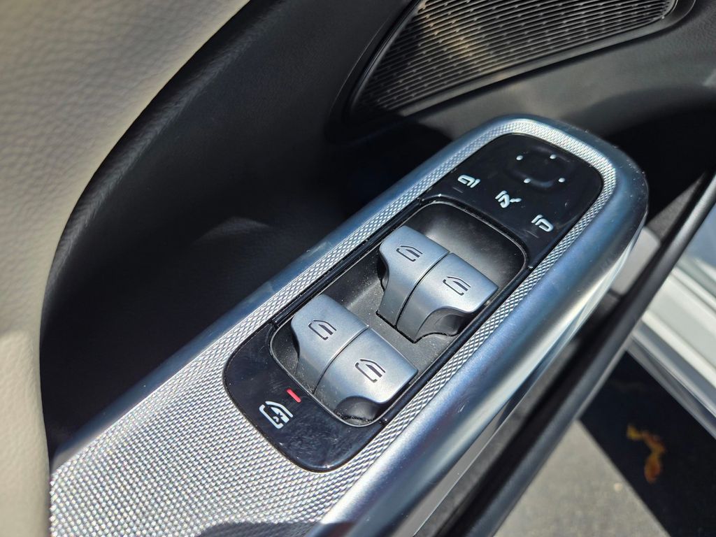 2025 Mercedes-Benz E-Class 18
