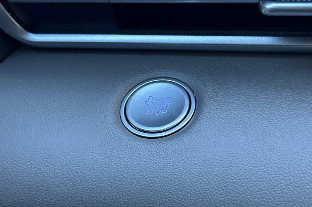2025 Hyundai Elantra 19