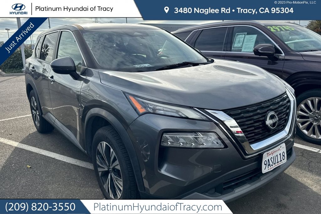 2022 Nissan Rogue SV's photo
