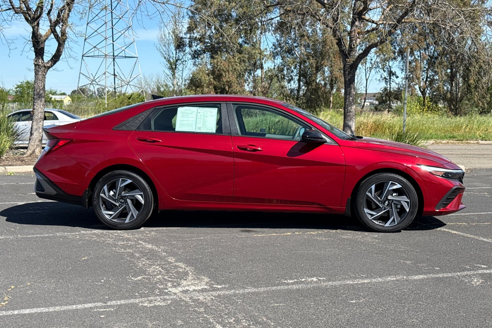 2025 Hyundai Elantra SEL Sport photo 2