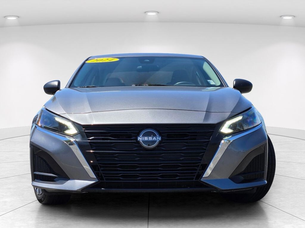 Used 2024 Nissan Altima 2.5 SV Sedan