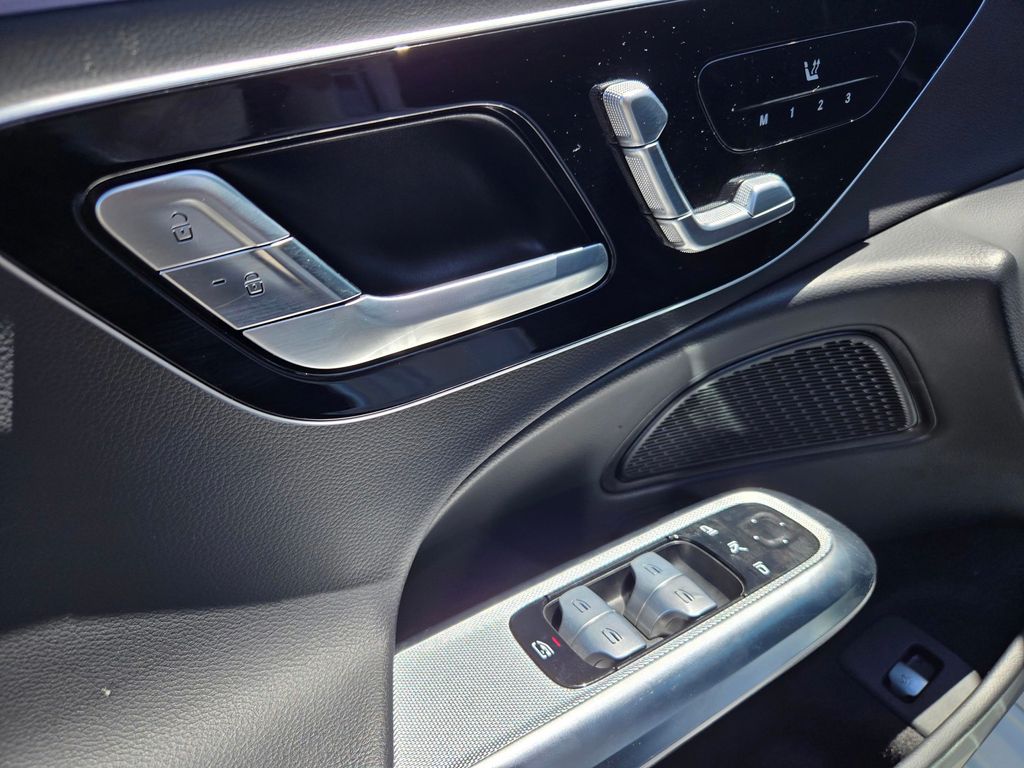 2025 Mercedes-Benz E-Class 18