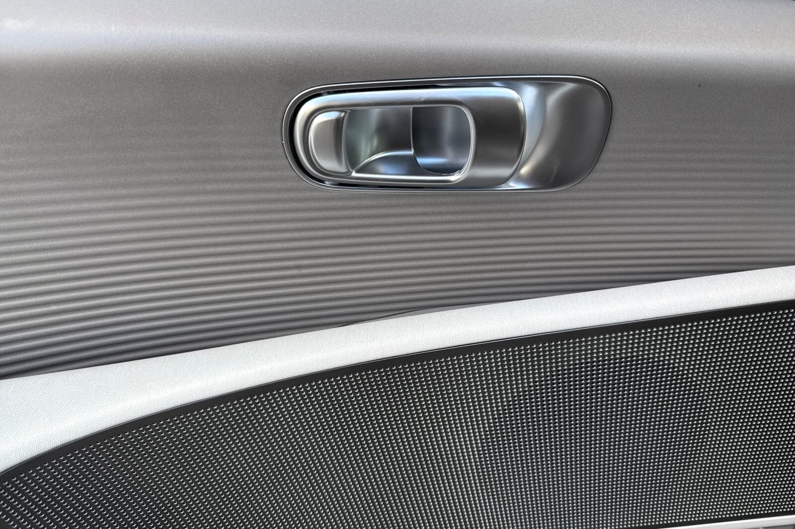 2023 Hyundai IONIQ 6 SEL photo 3