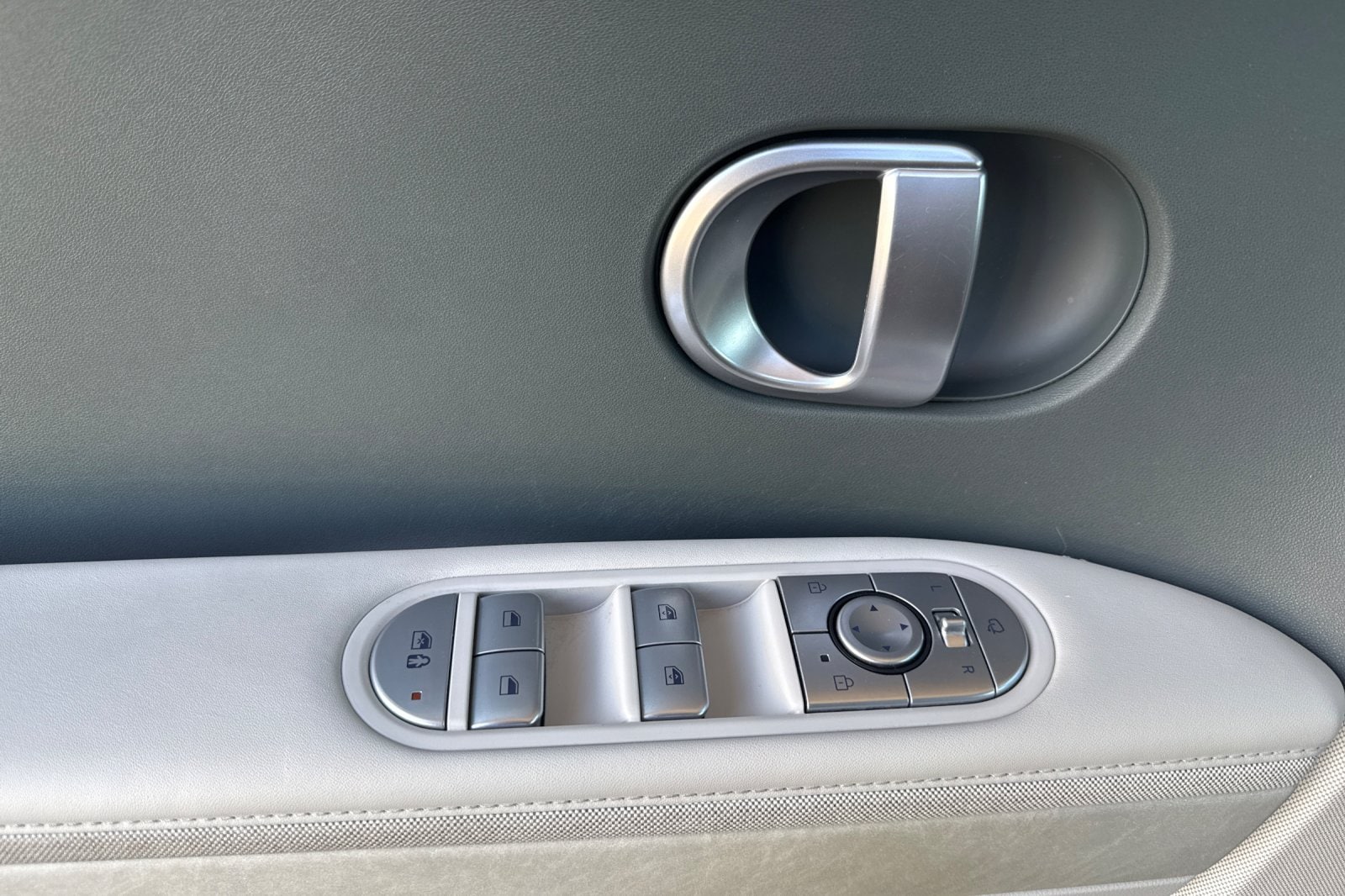 2023 Hyundai IONIQ 5 SEL photo 3