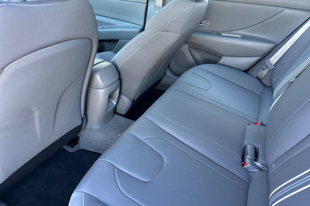 2025 Hyundai Elantra 9