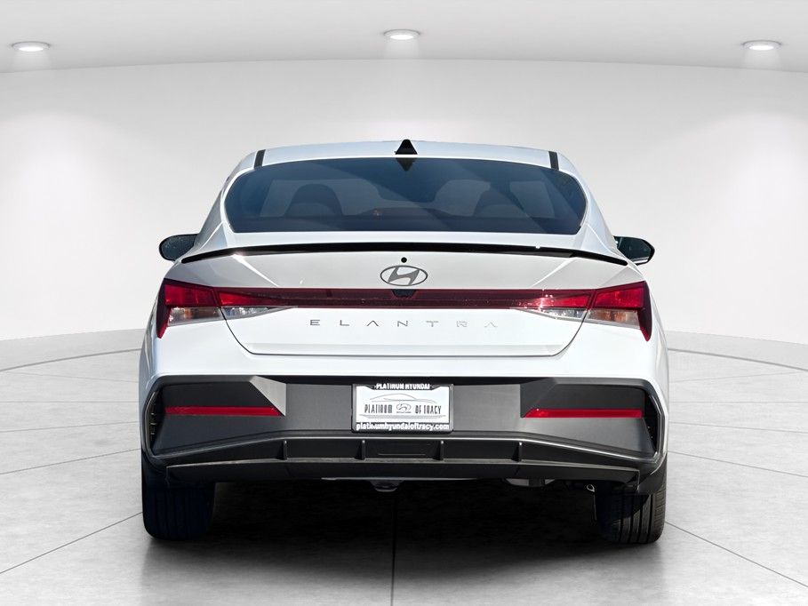 2025 Hyundai Elantra 5
