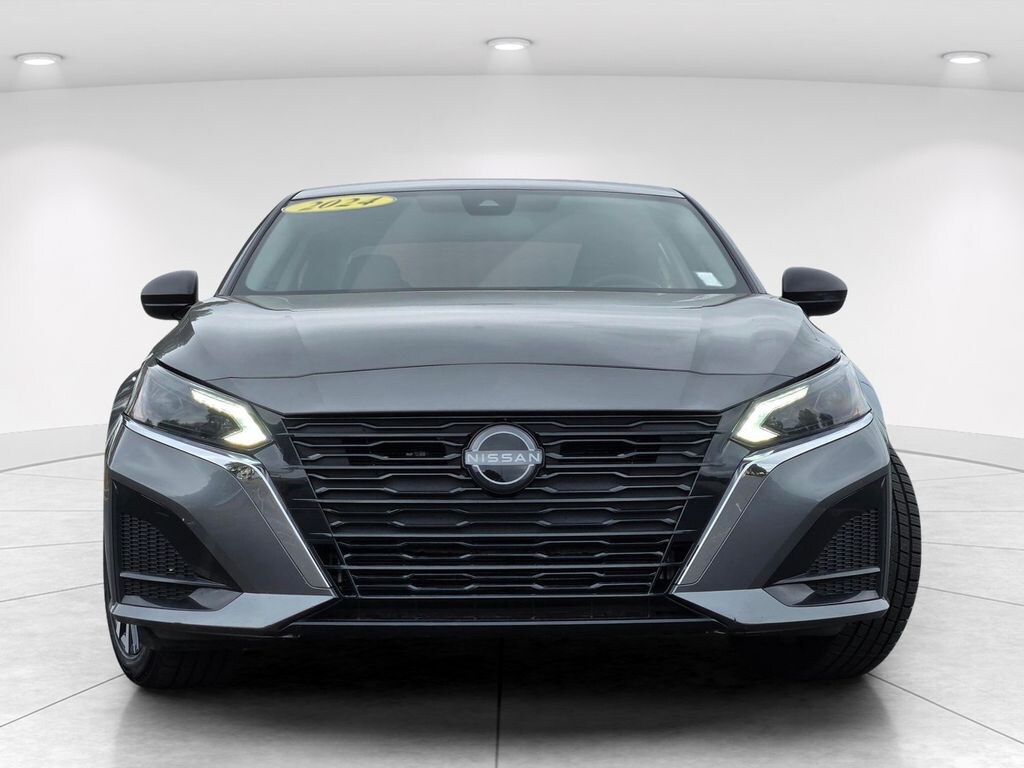 Used 2024 Nissan Altima 2.5 SV Sedan