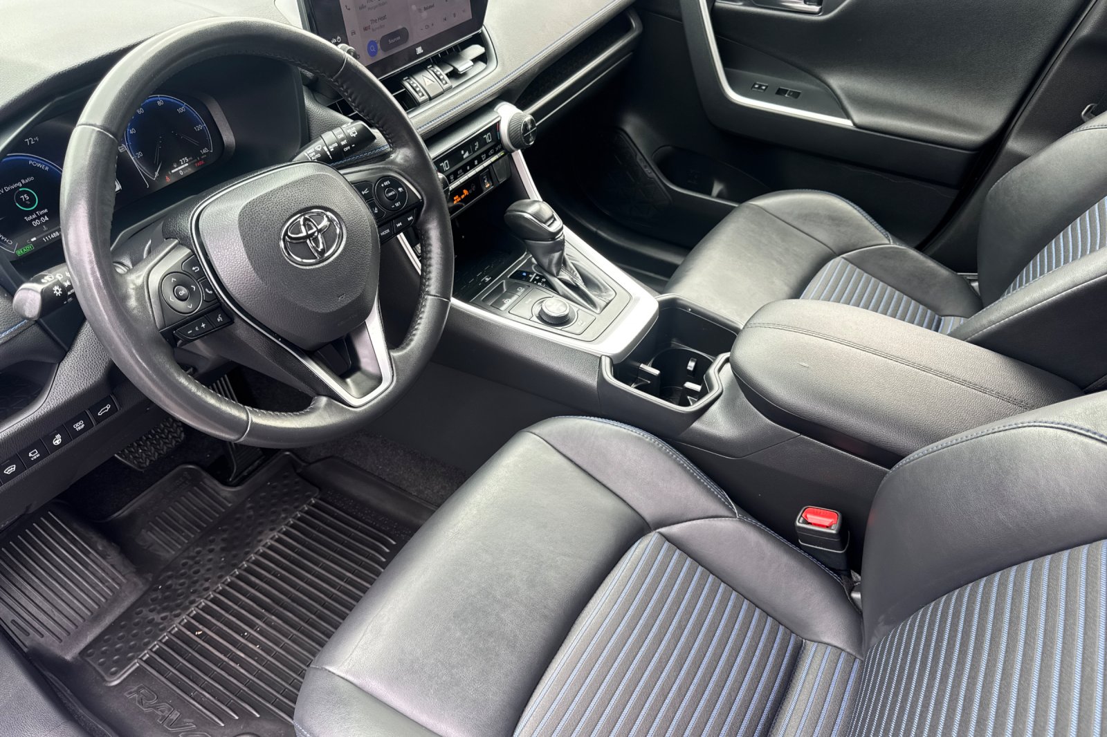 2023 Toyota RAV4 Hybrid XSE photo 6