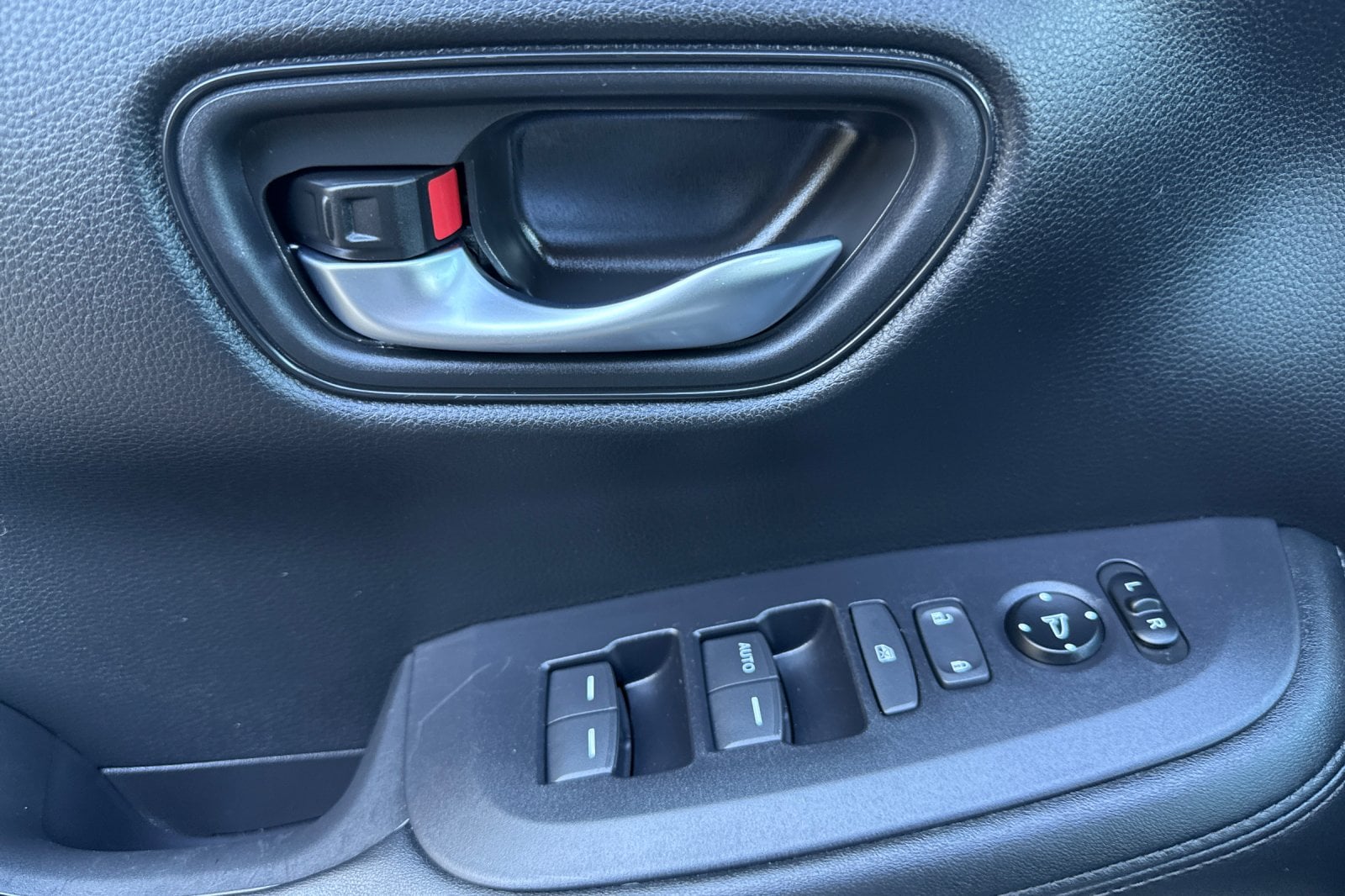 2024 Honda HR-V LX photo 3