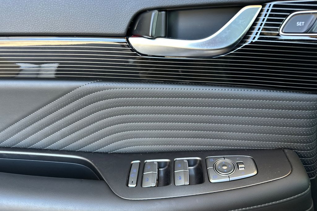 2025 Hyundai Palisade Calligraphy Night Edition photo 3