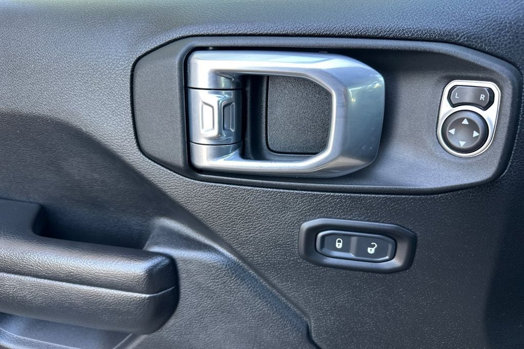 2021 Jeep Wrangler Unlimited Sport photo 3