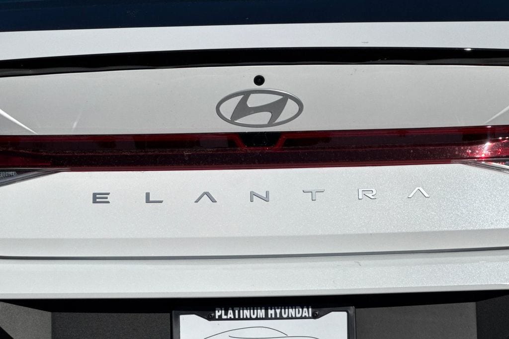 2025 Hyundai Elantra 23