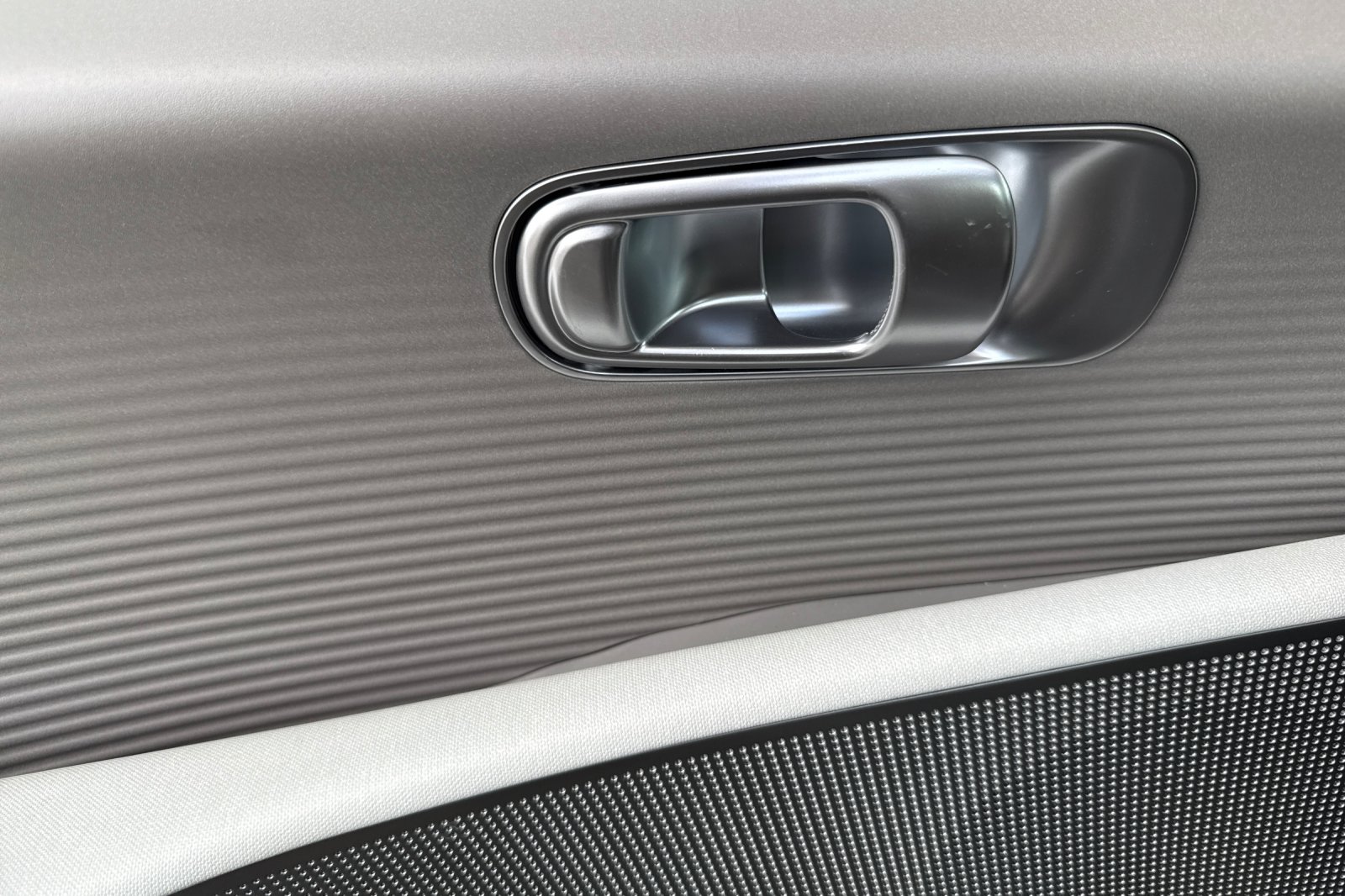 2023 Hyundai IONIQ 6 SEL AWD photo 3