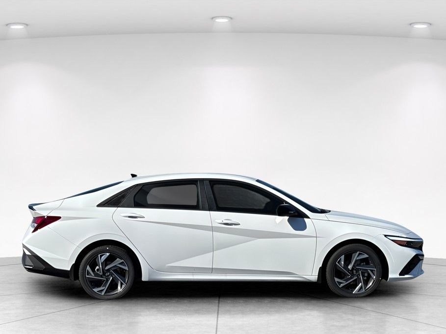 2025 Hyundai Elantra 3