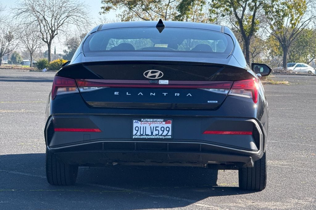 2025 Hyundai Elantra Hybrid SEL Sport photo 4
