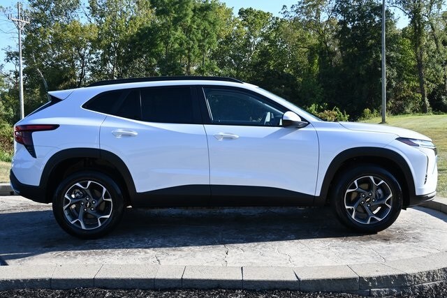 2024 Chevrolet Trax LT photo 4