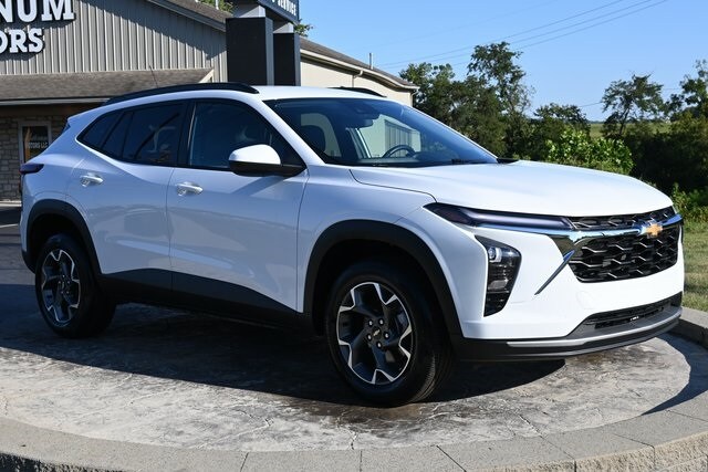 2024 Chevrolet Trax LT photo 3