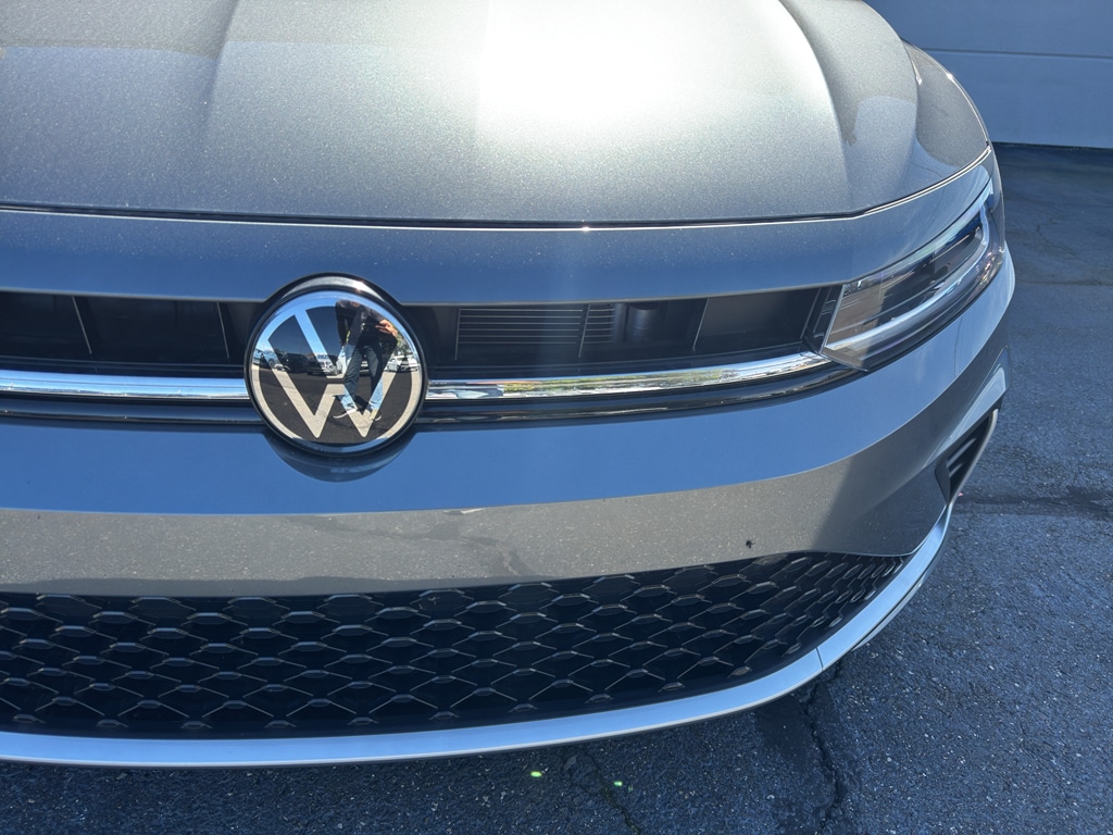 New 2025 Volkswagen Jetta SE Sedan