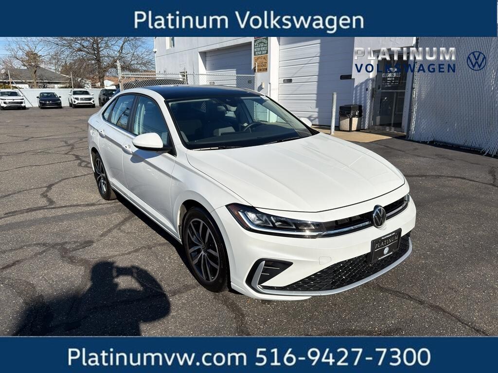 Used 2025 Volkswagen Jetta SE Sedan