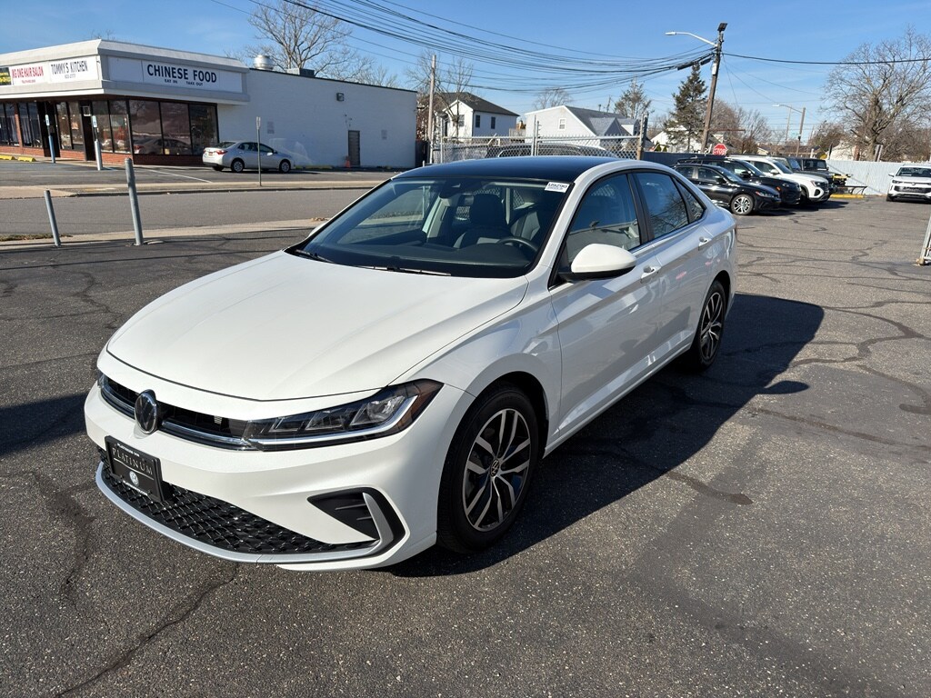 Used 2025 Volkswagen Jetta SE Sedan