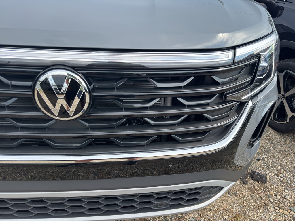 New 2025 Volkswagen Atlas Cross Sport 2.0T SE w/Technology Sport Utility