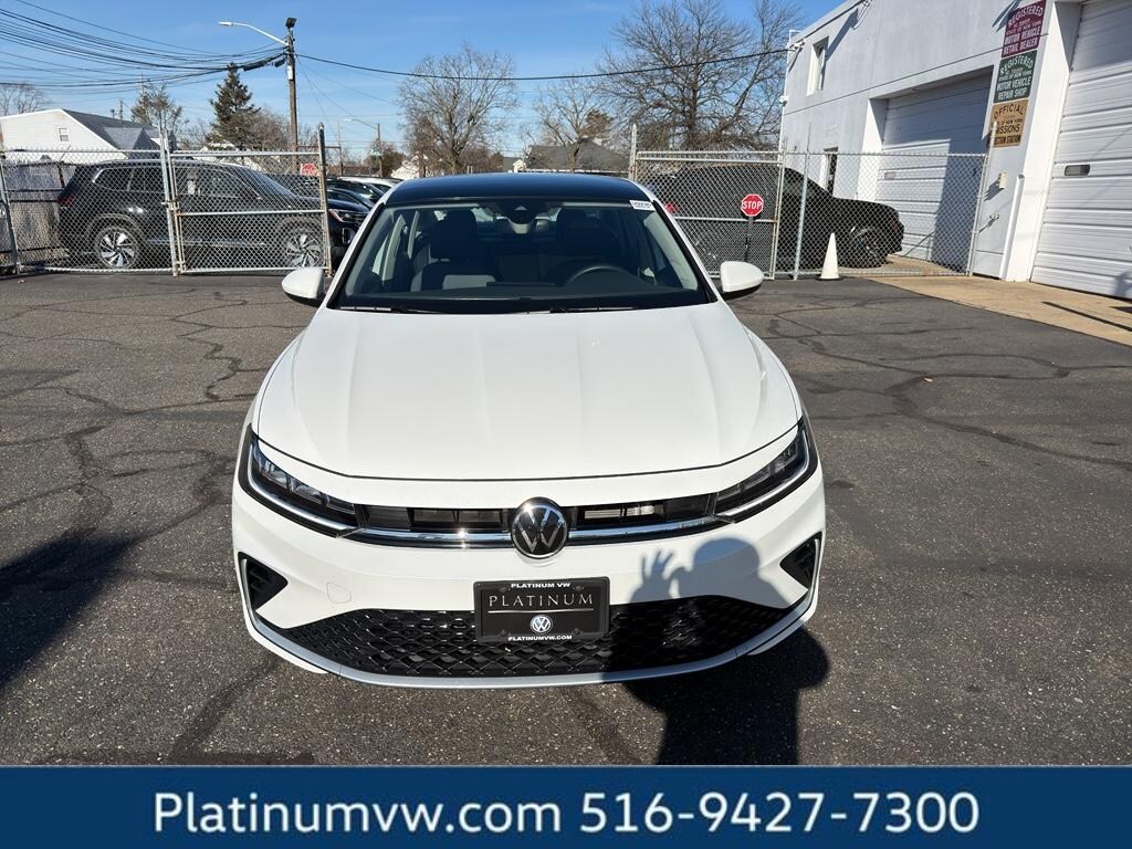 Used 2025 Volkswagen Jetta SE Sedan