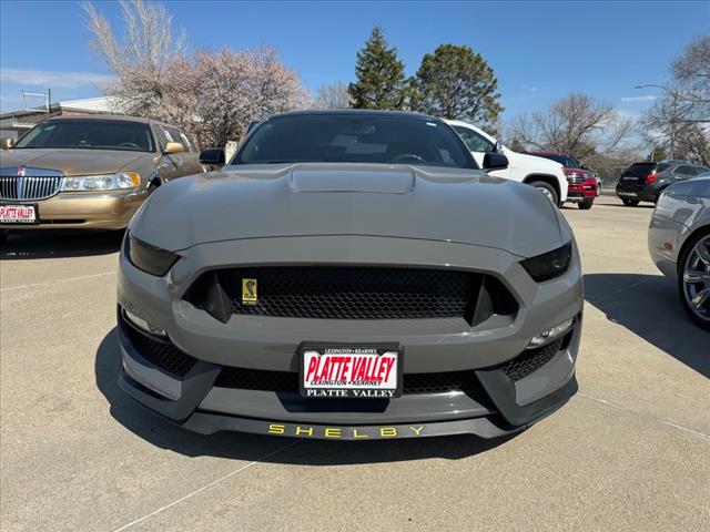 2018 Ford Mustang photo 2