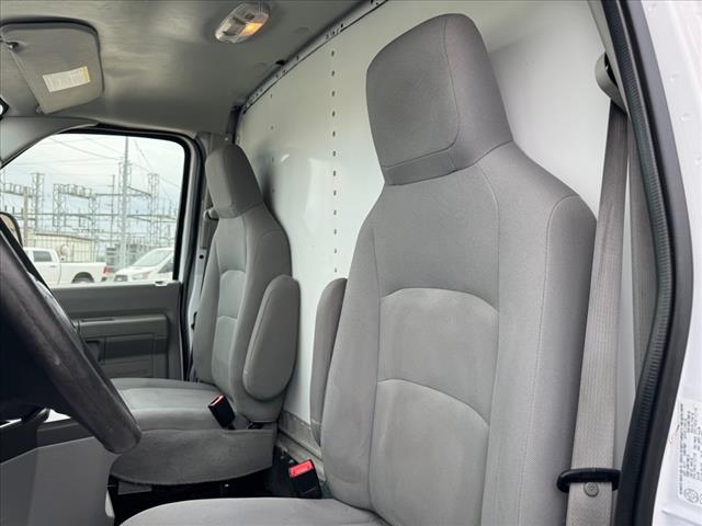 2017 Ford E-350 Base photo 4